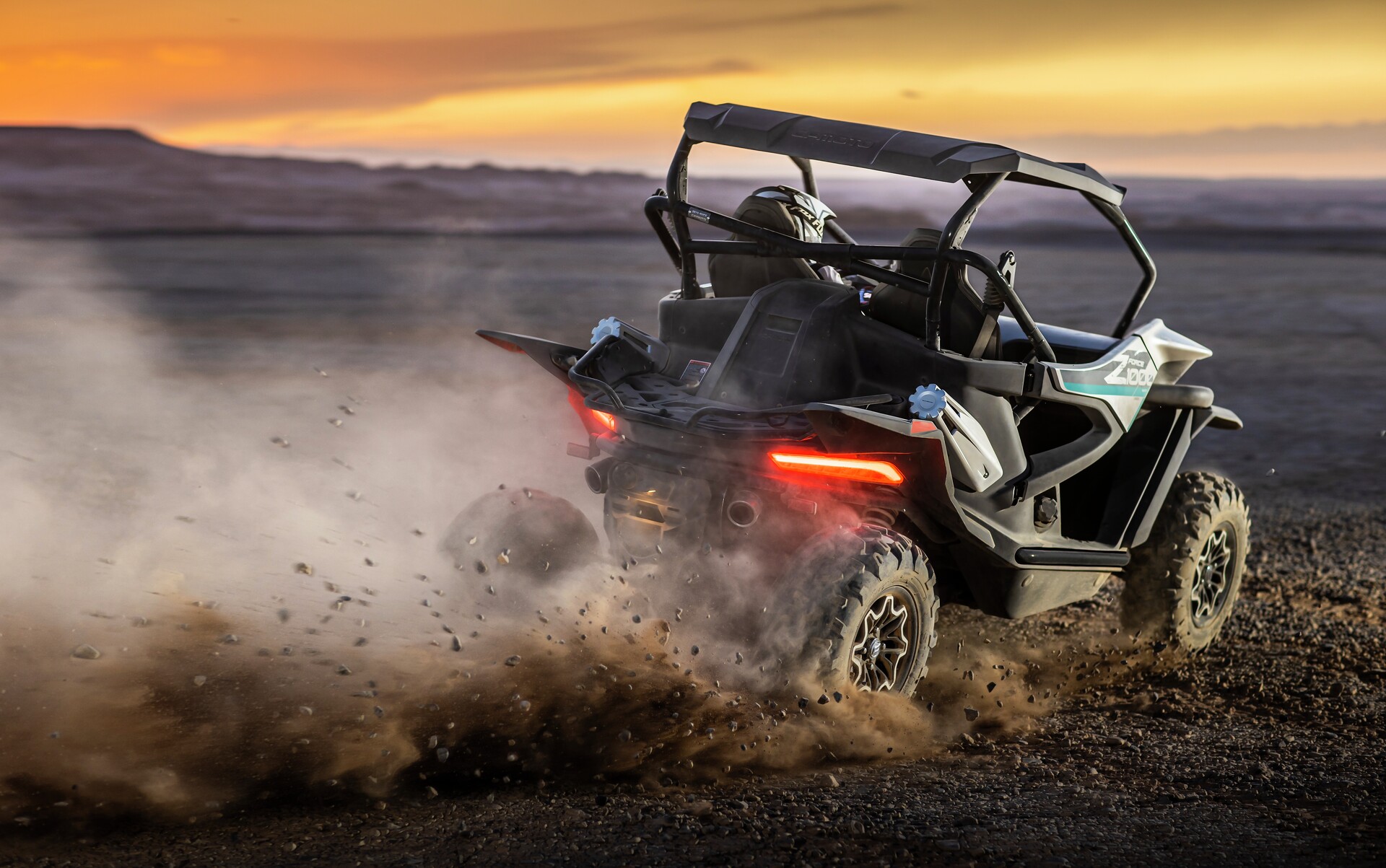 MY2021-ZFORCE-1000-SPORT-ACTION-46--11415427_1920