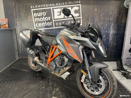 KTM 1290 Super Duke GT 2016
