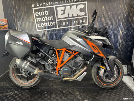 KTM 1290 Super Duke GT 2016